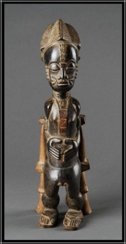 African Sculpture wood title_ Kumba North Kasai artist Name_ Mumba dead artist 1967 weight_ 9kg Size_ 57 cm x 8 cm